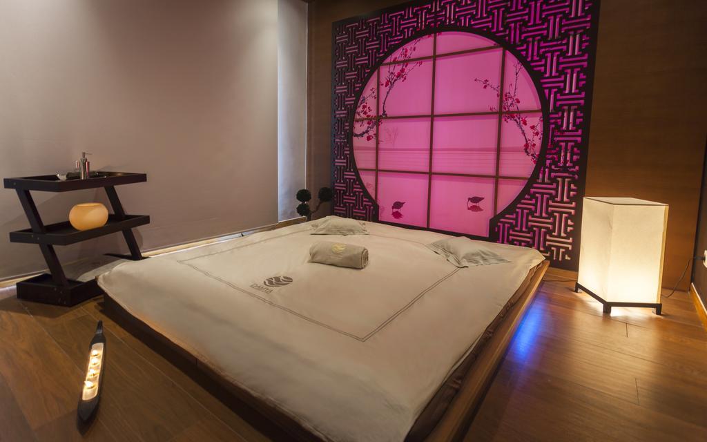 La Cigale Tabarka Hotel Bagian luar foto A massage room at a spa in Bangkok, Thailand